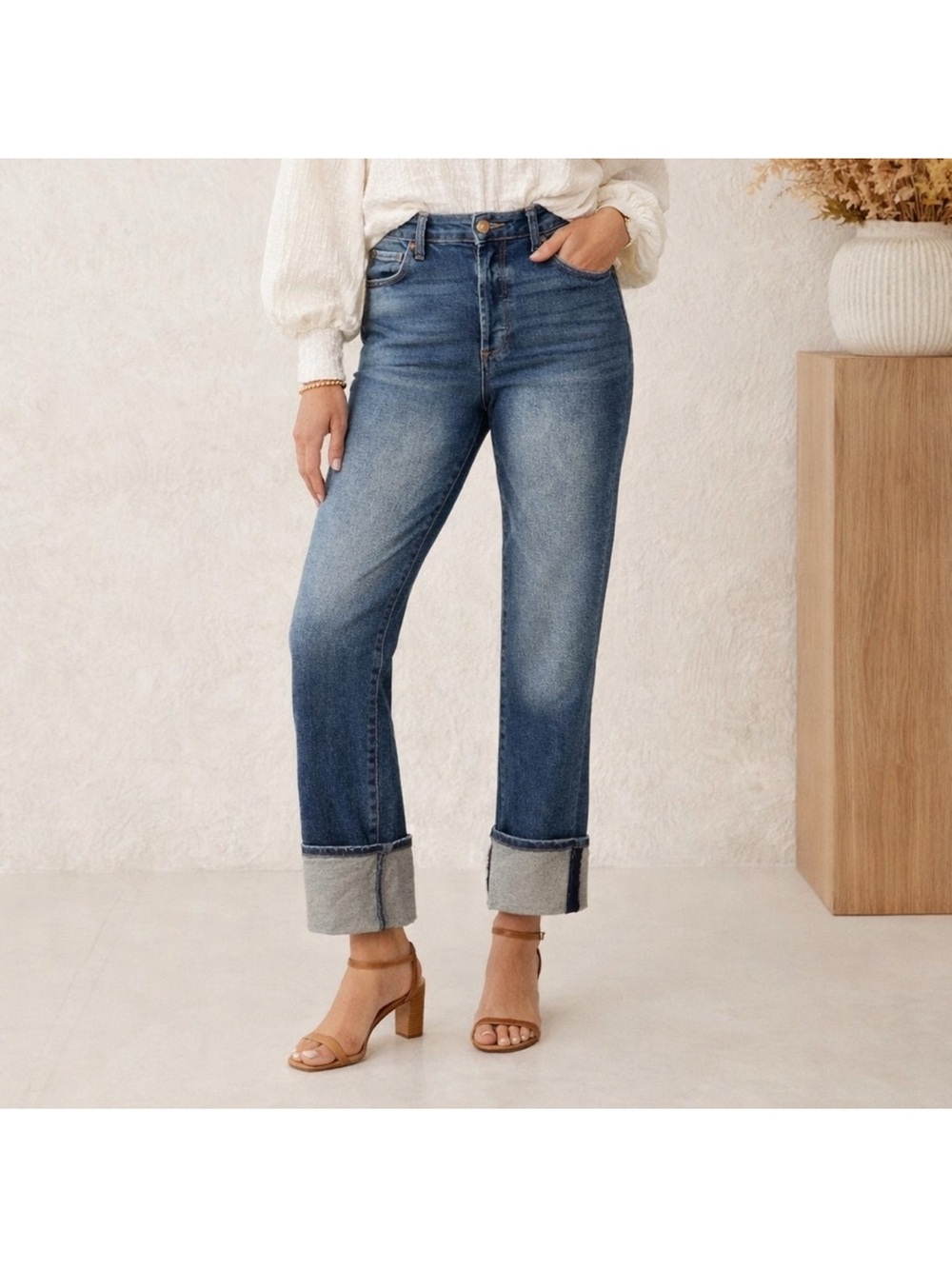 Evereve The Ever Straight Jeans 30
High Rise Cuffed Hem Medium
Wash Straight Leg